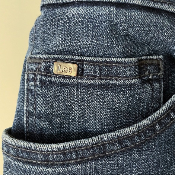 Lee Women’s Flex Motion Blue Jeans Regular Fit Straight Leg Mid-Rise 18W Petite - Picture 4 of 14